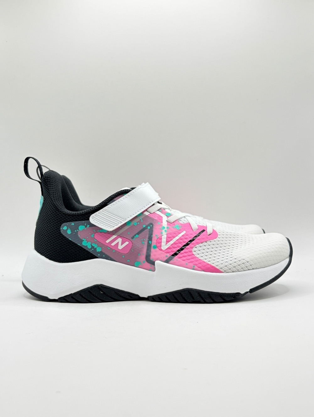 New Balance Rave Run v2 Pink White Sneakers Kids 6Y / Women’s 7.5